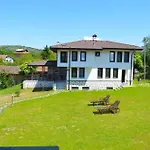 Villa Villa Borika *